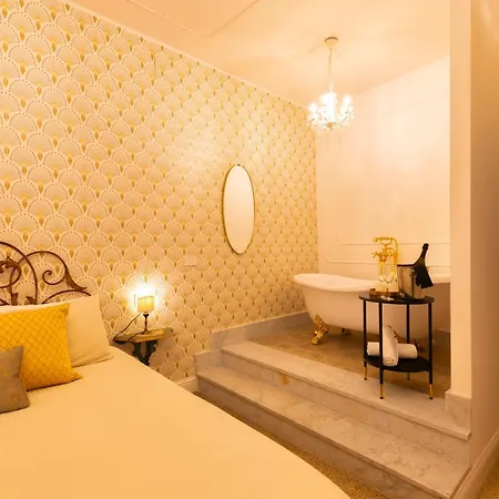 Casa Dei Liuti Luxury بيت ضيافة